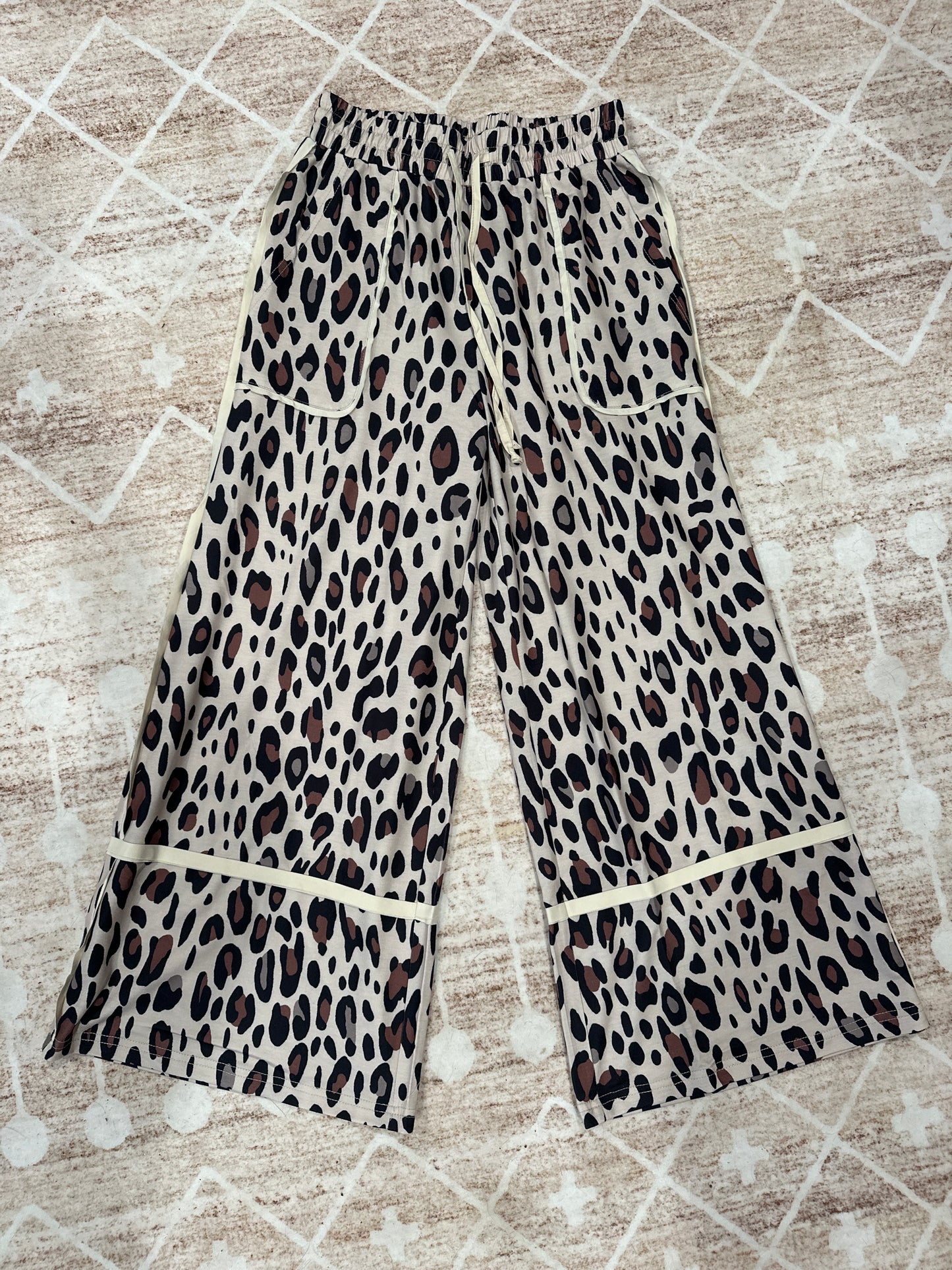 Leopard Cropped Pants
